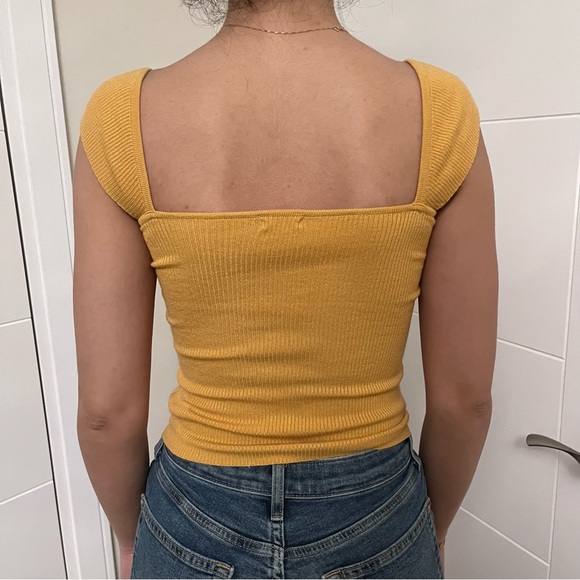 Yellow Top - Picture 2 of 2